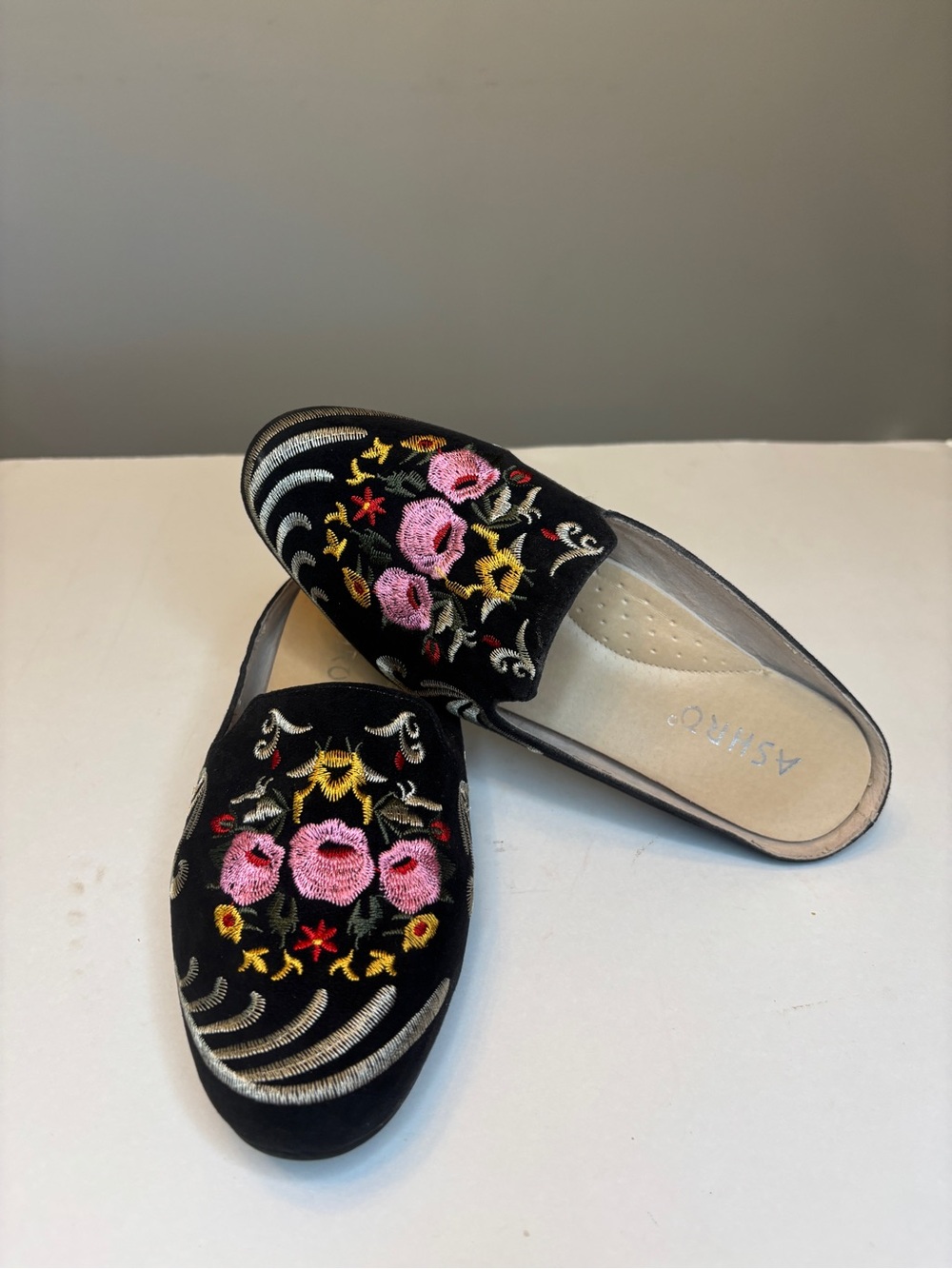 Ashro Black Slip-On Embroidered Floral Mules